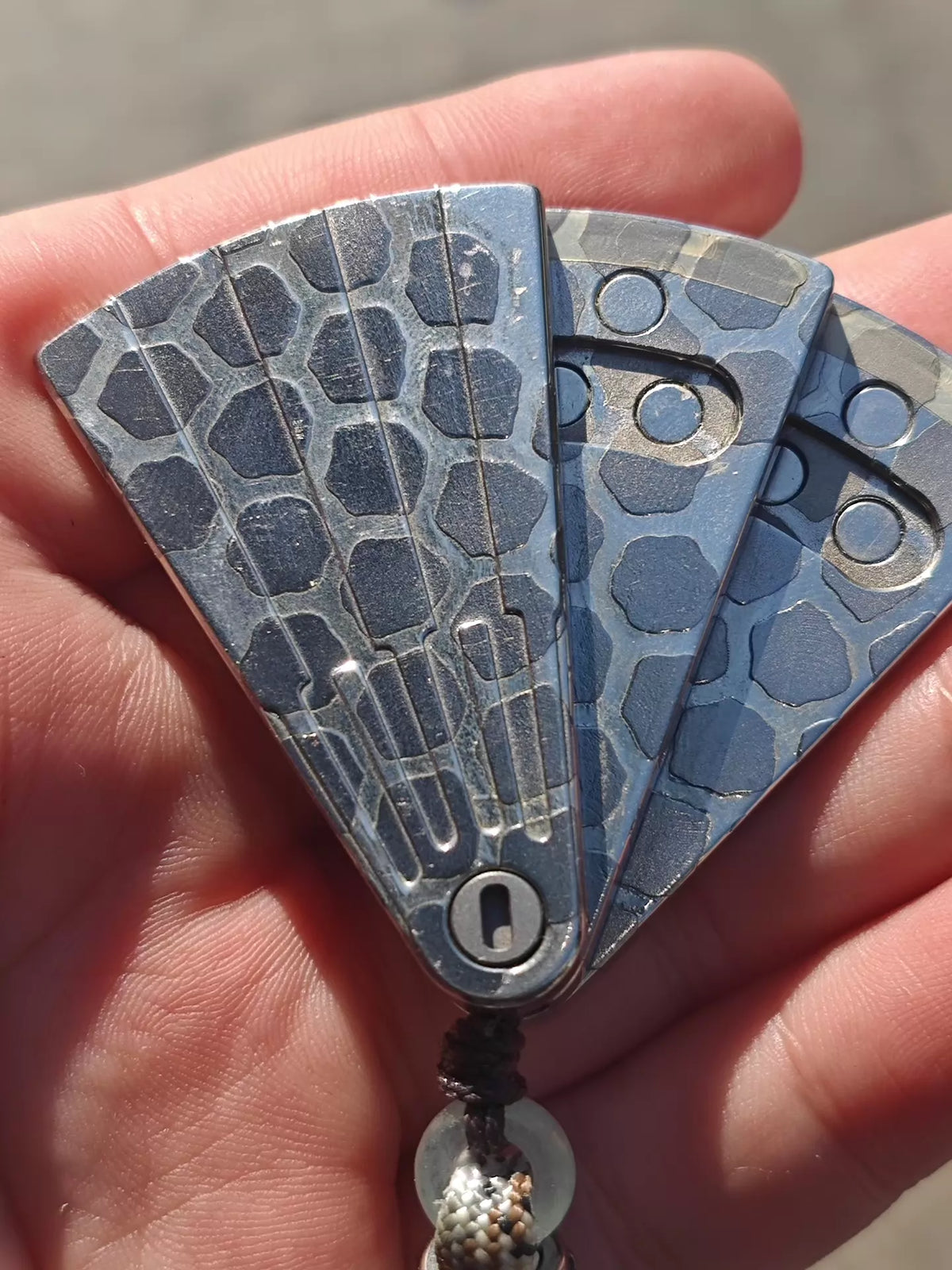 Wanderer Fan Superconductor