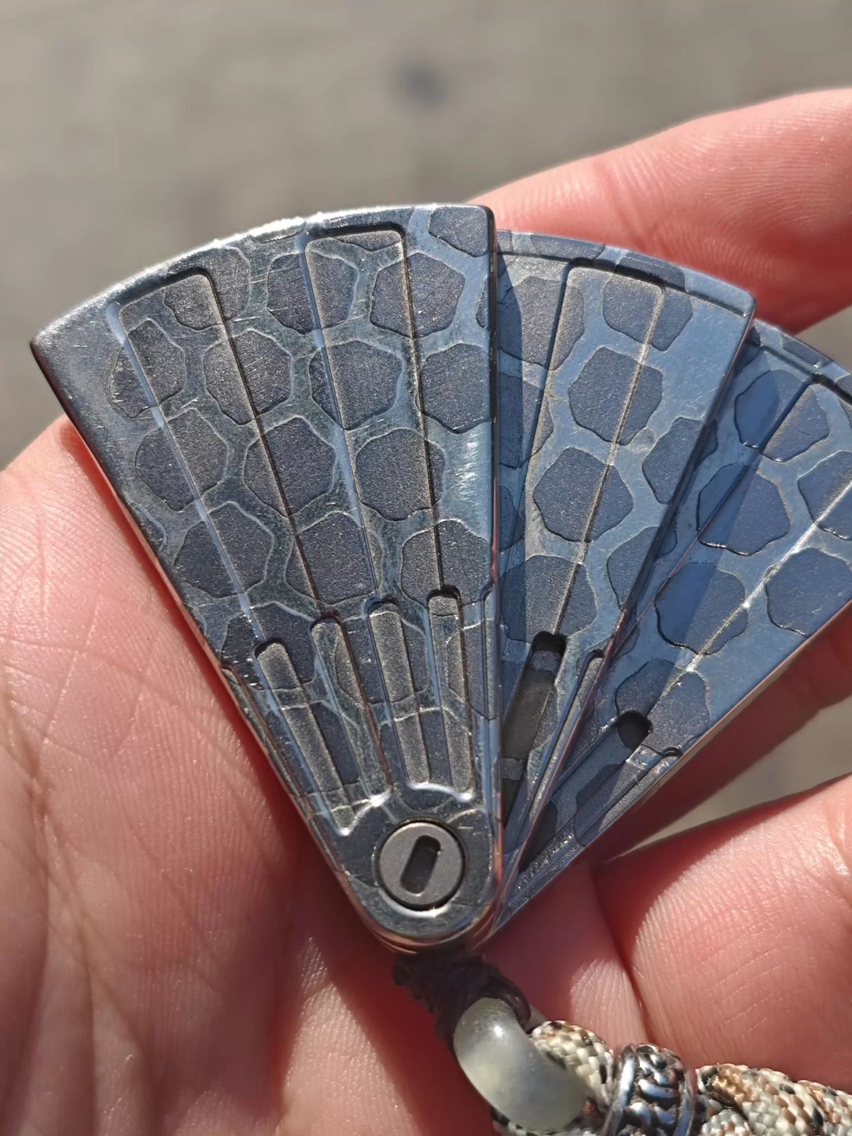 Wanderer Fan Superconductor