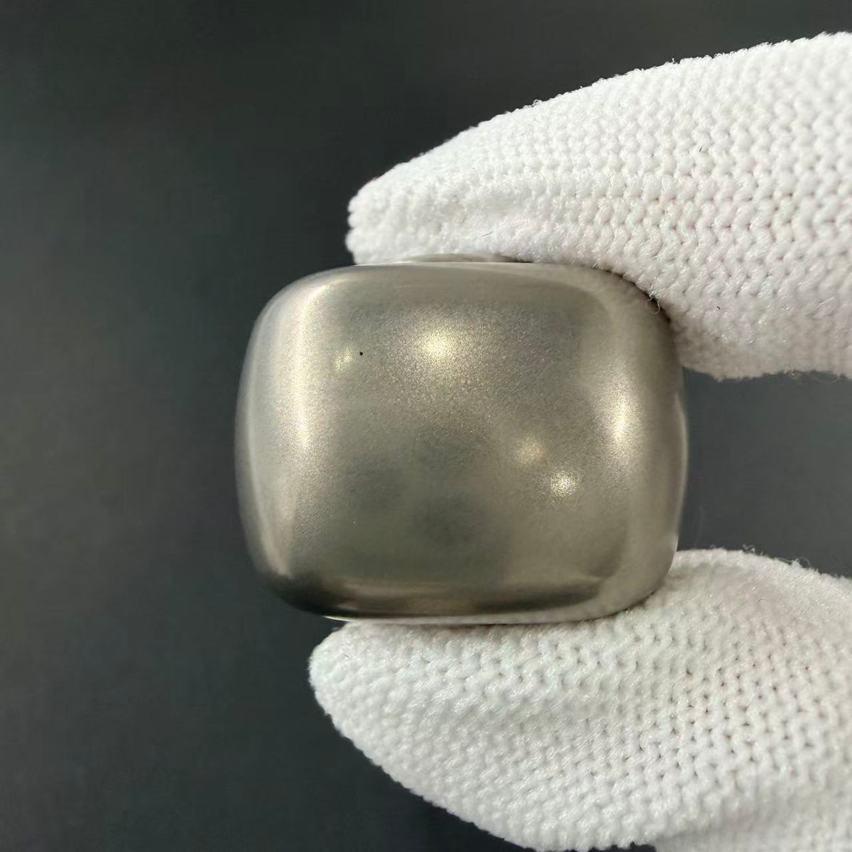 Sugar Cube Titanium