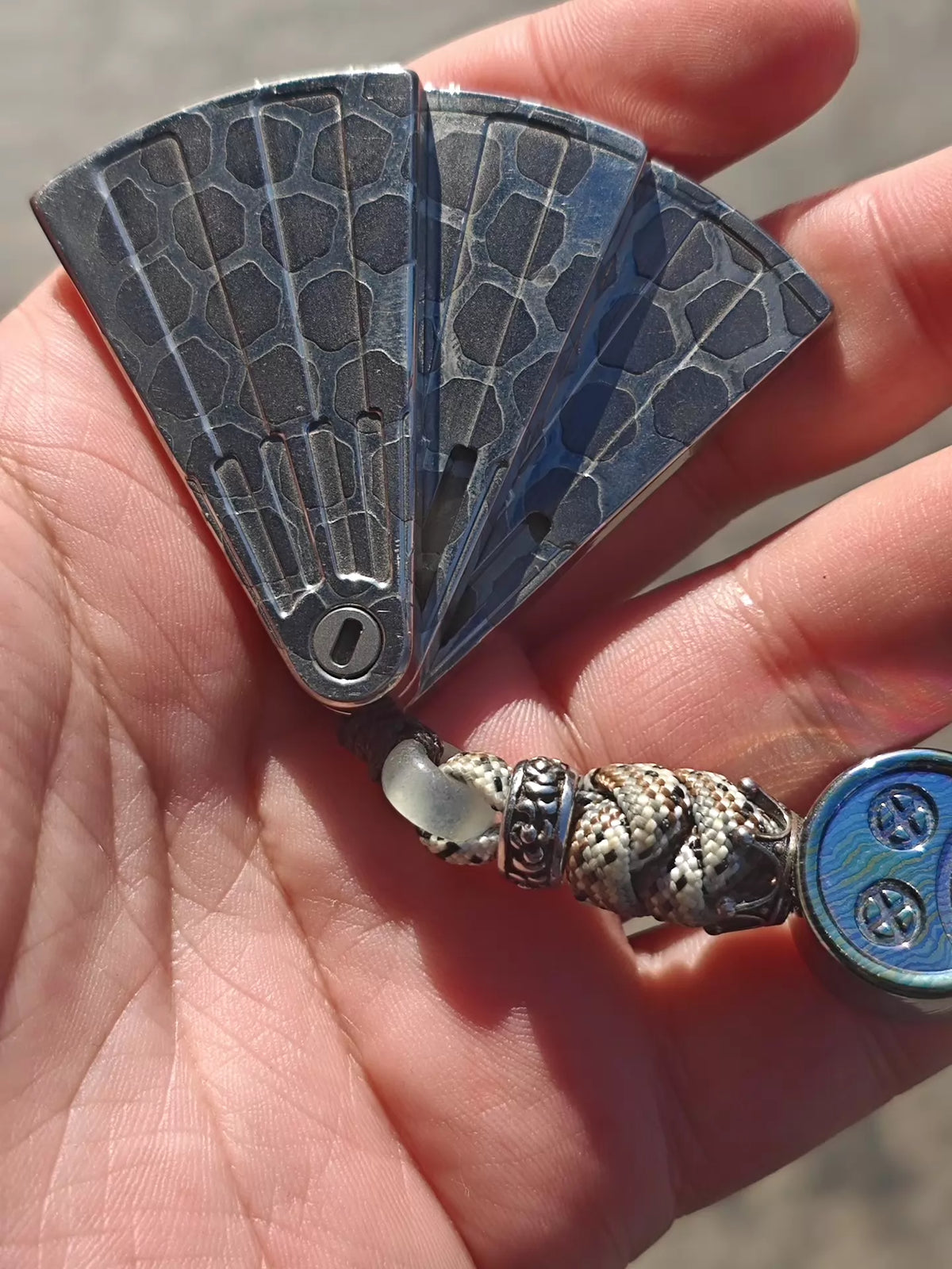 Wanderer Fan Superconductor
