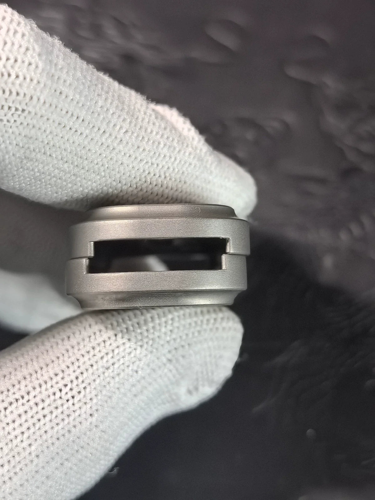 01EDC Slider No.11 Shell Titanium