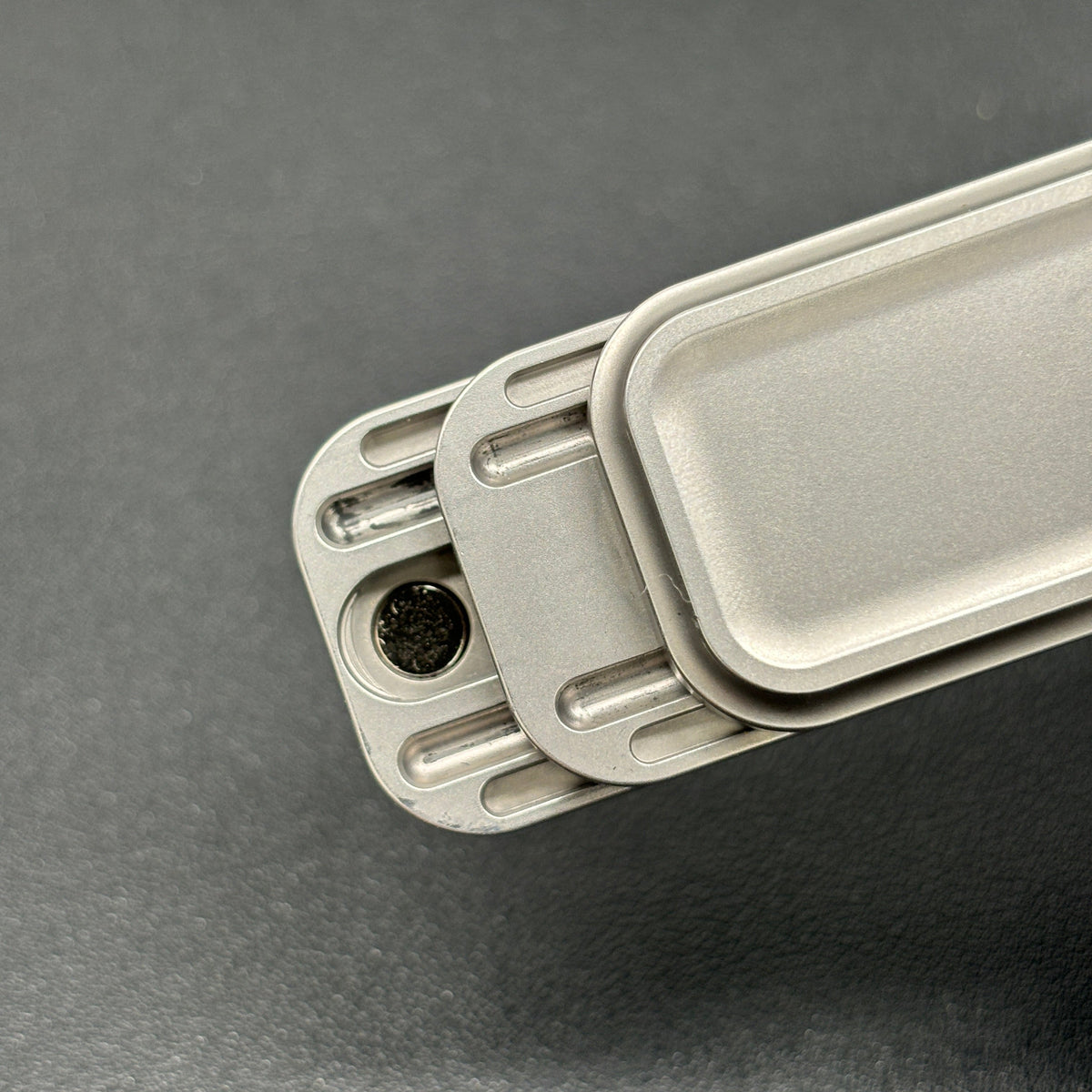 Magnet Feel Stainless Steel