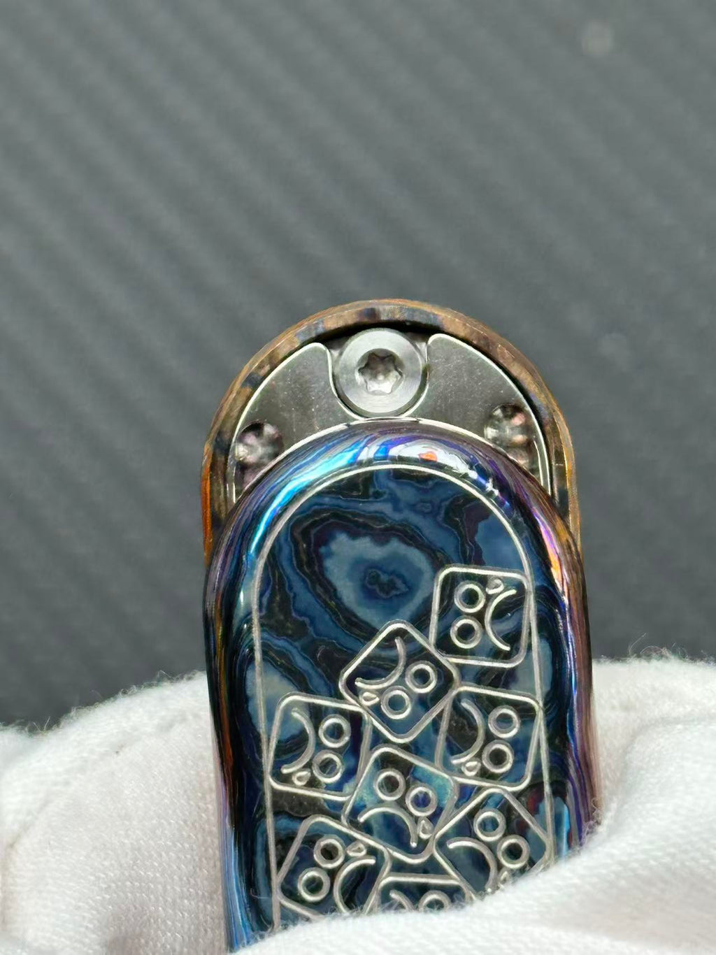 Top B Square face Zircuti
