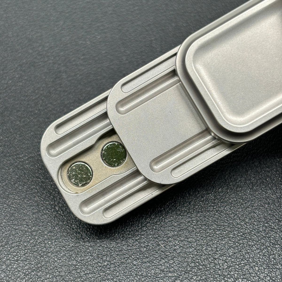 Magnet Feel Stainless Steel