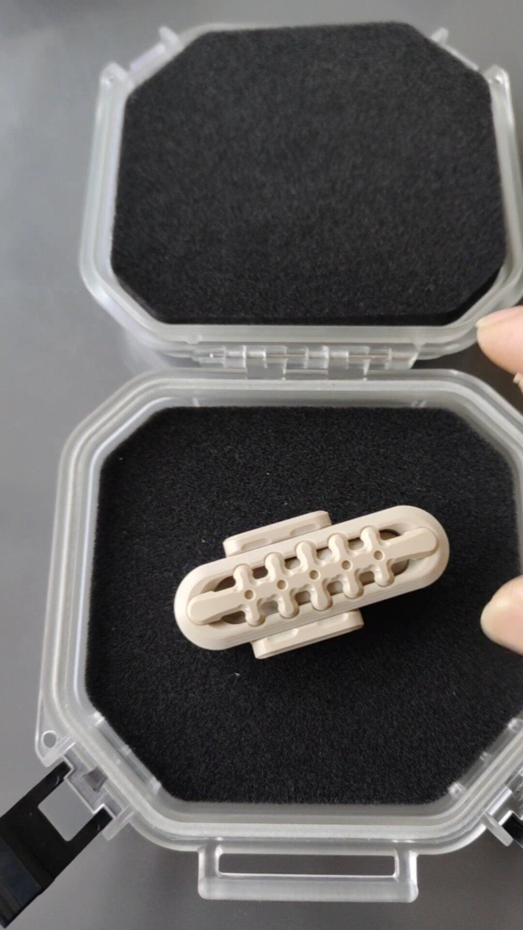 EXOSKELETON PEEK