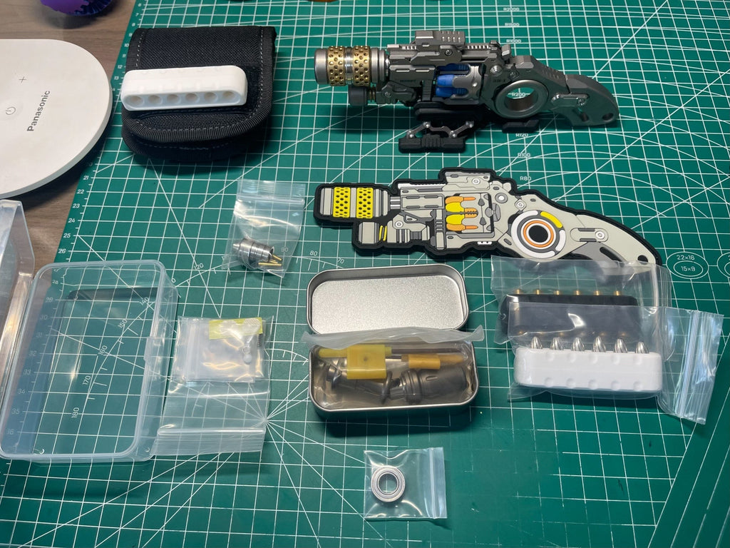Breaker Titanium Brass + Tracer