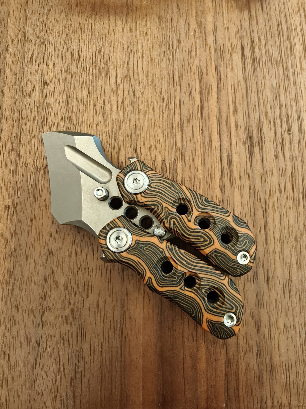 V Blood Titanium