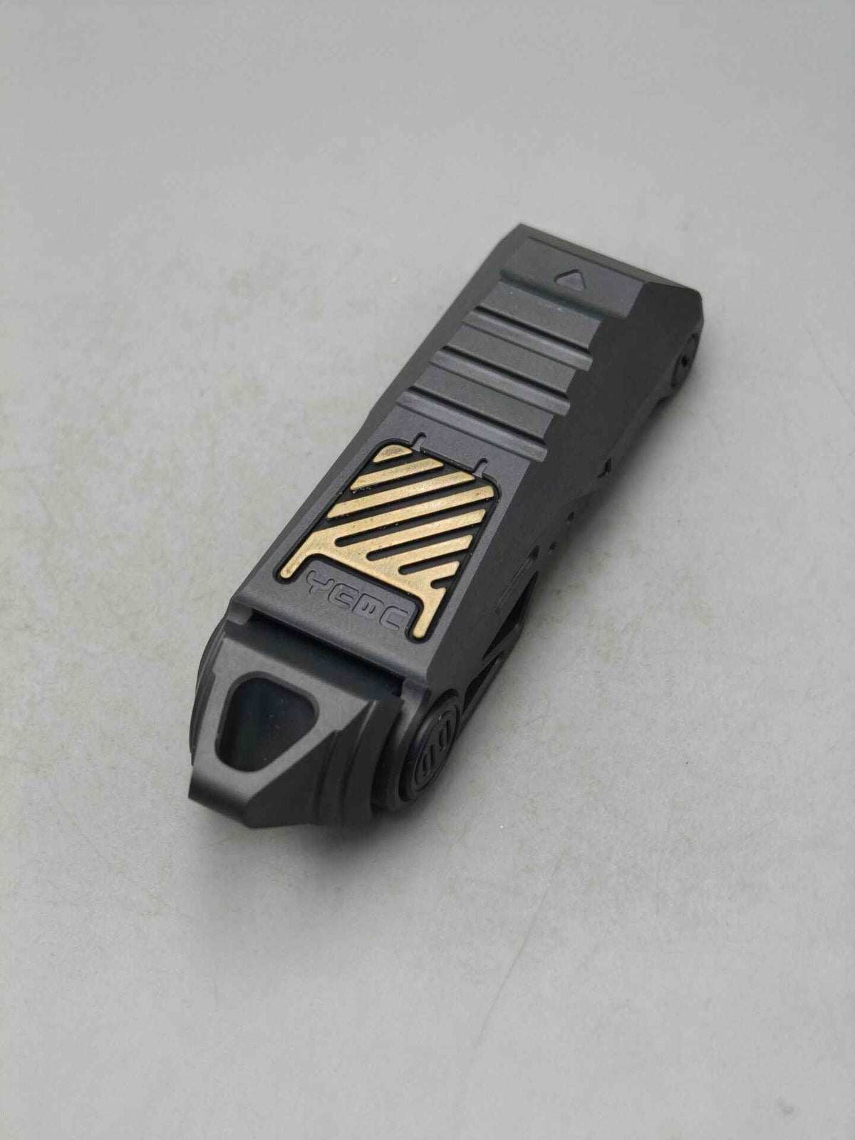 Razor Zirconium