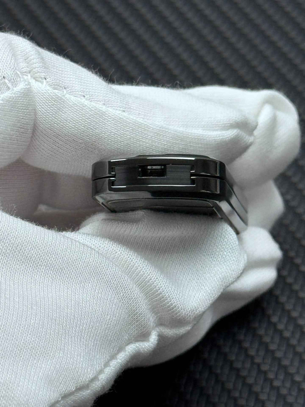 Ji Li Zirconium