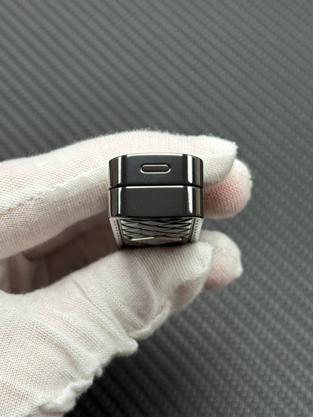 Feng Ling Zirconium Stonewashed Polished