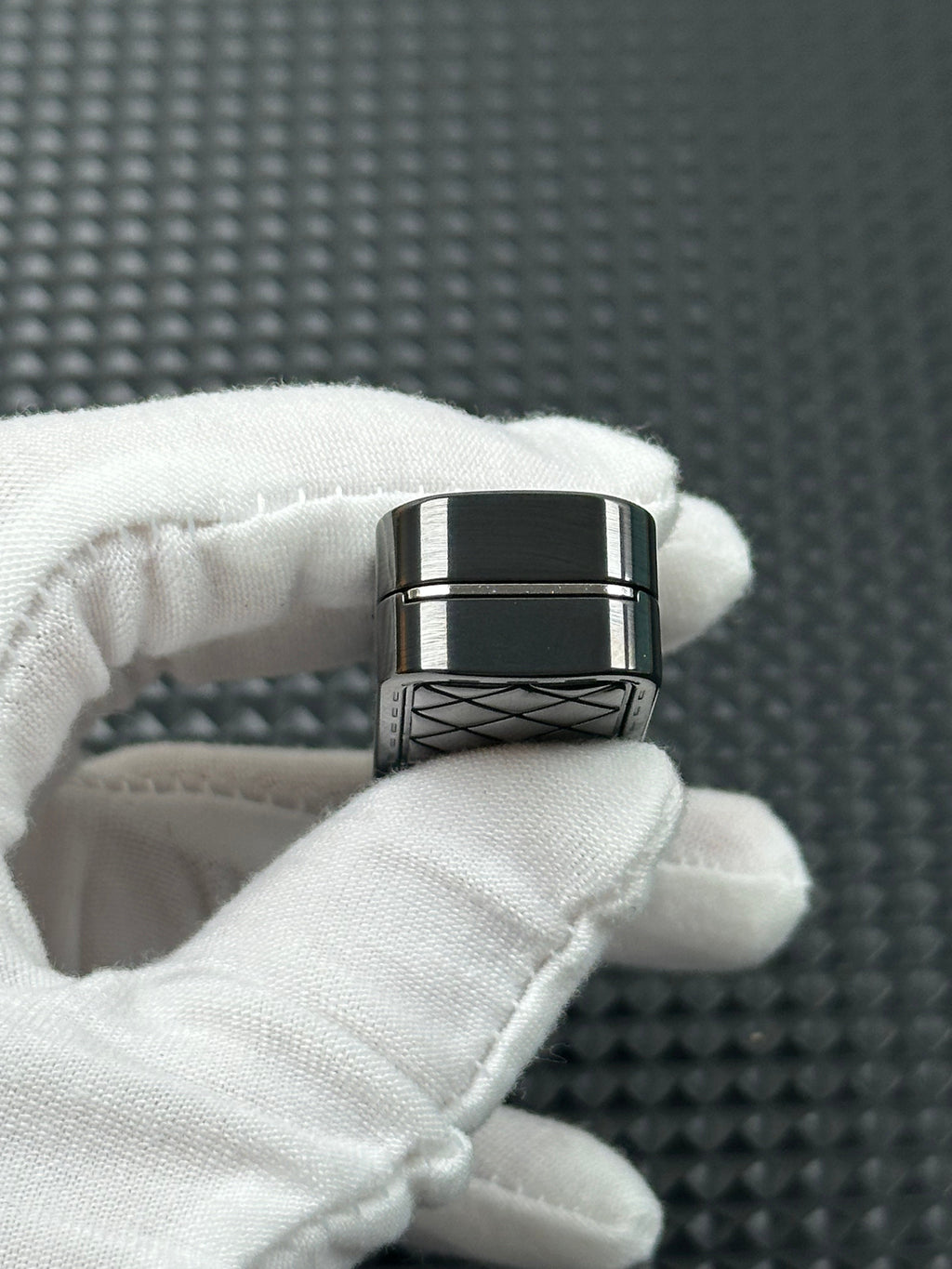 Feng Ling Zirconium Polished
