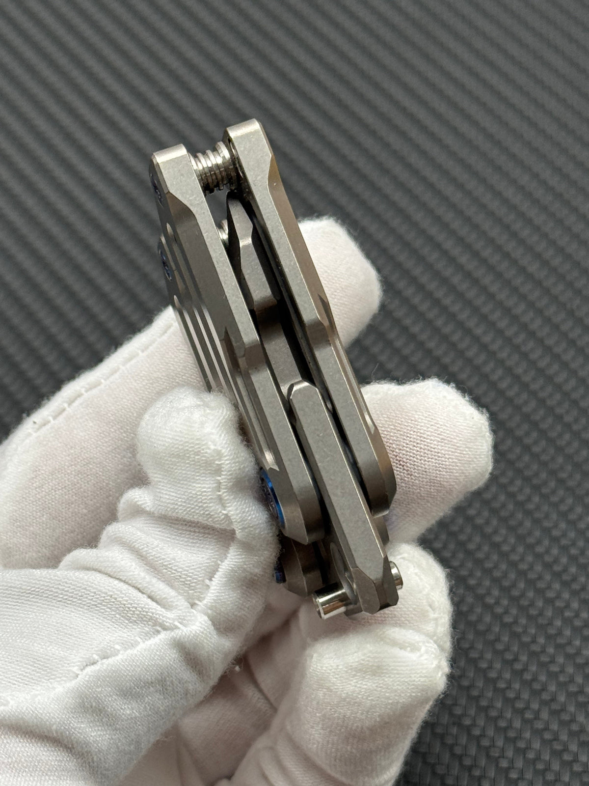 Gloom Folding Titanium