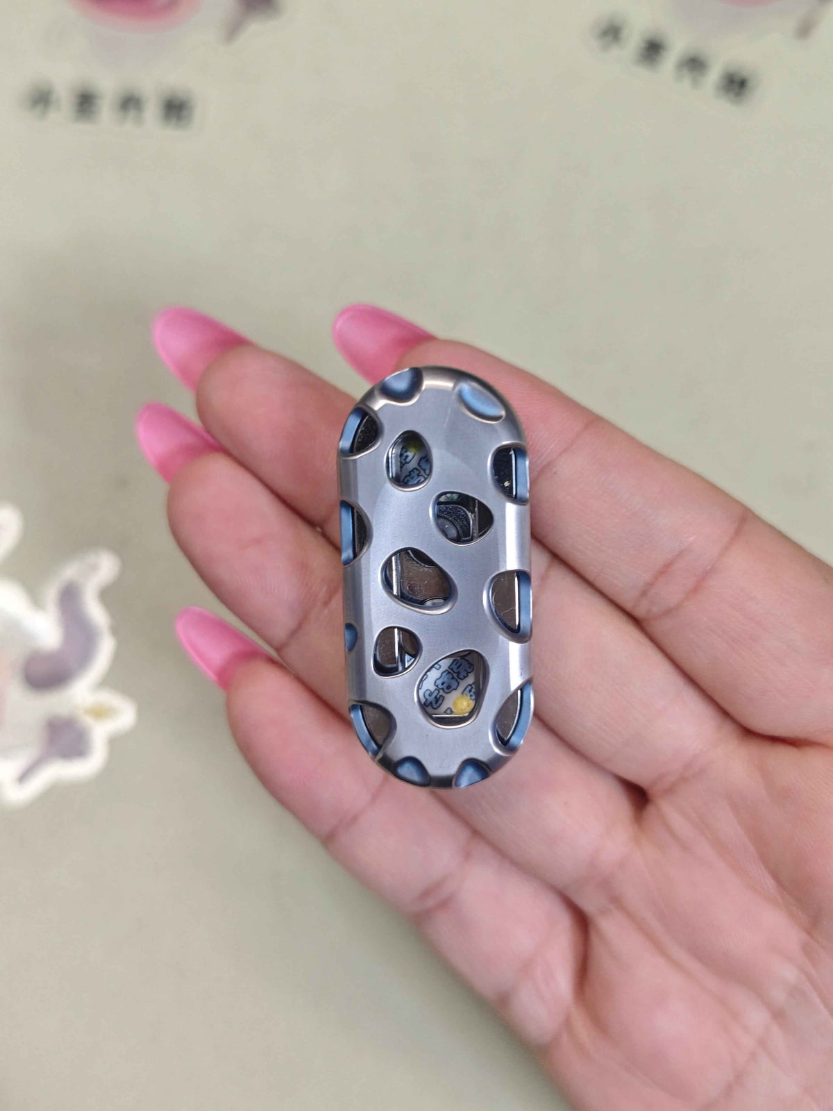 Top B Fingerprint Titanium